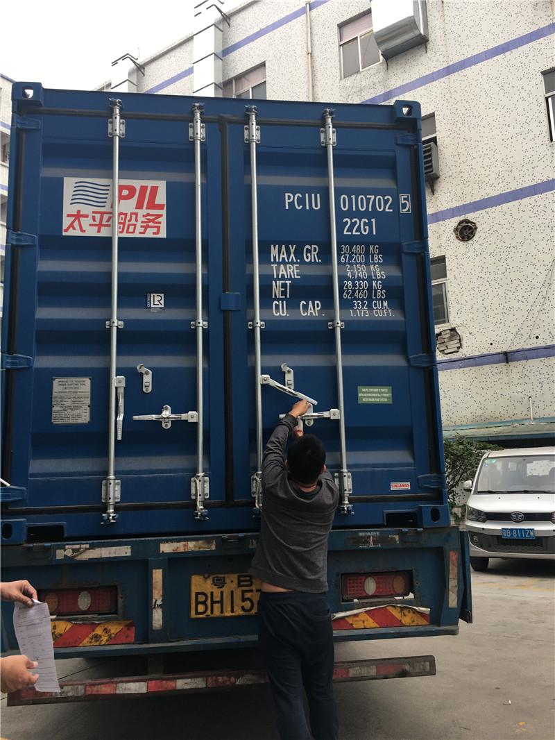 Loading container 016