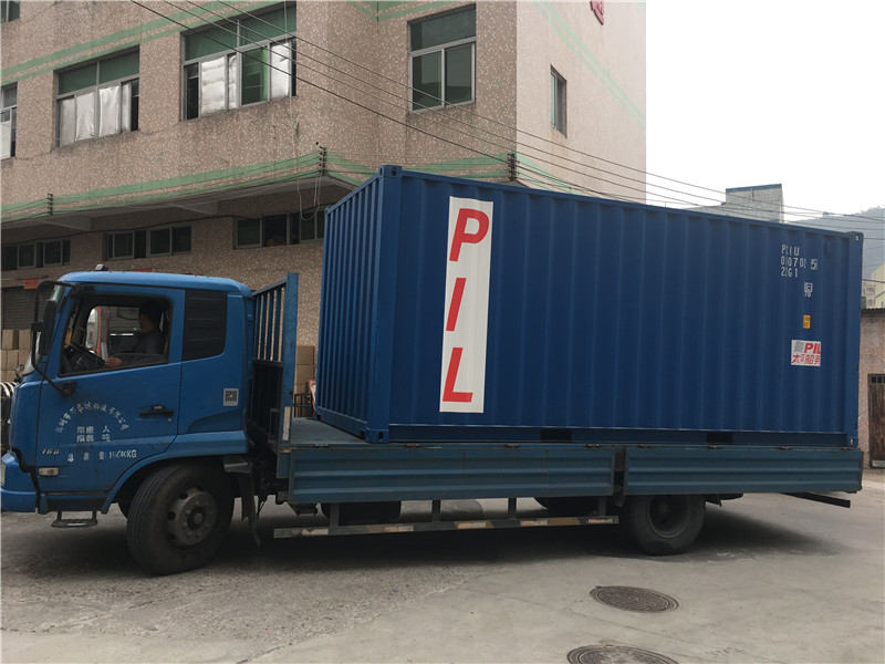 Loading container 018