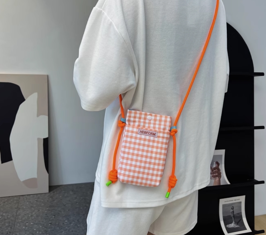 Crossbody phone bag