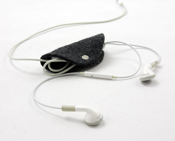 Felt earphone organizer